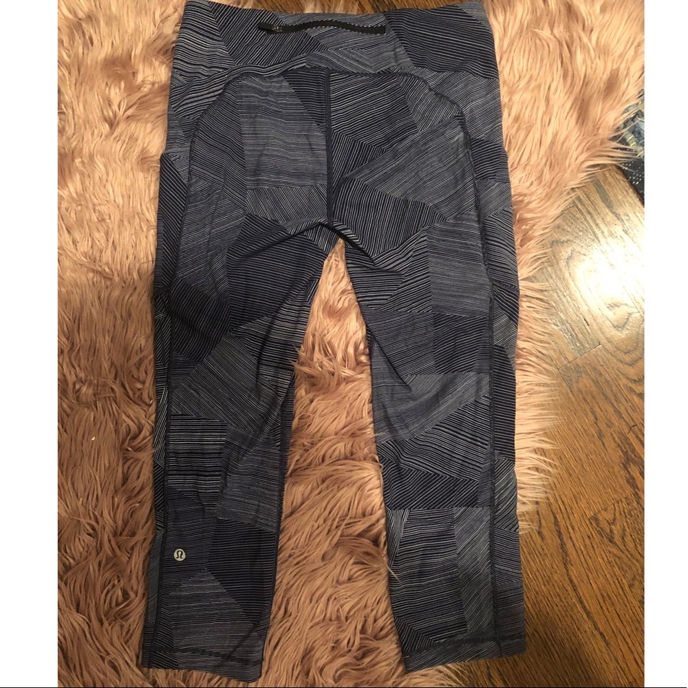 Lululemon striped navy/blue cropped leggings 8